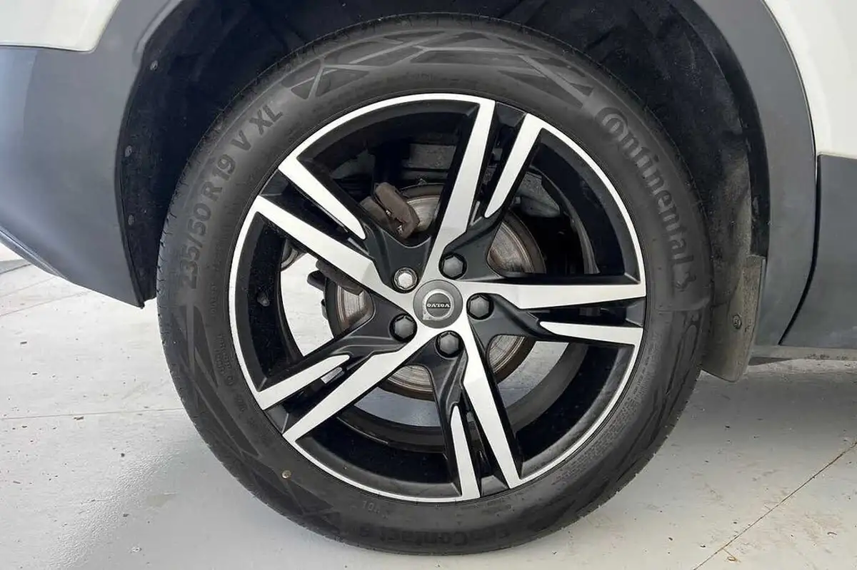 2022-volvo-xc40-15-t3-r-design-auto-big-23