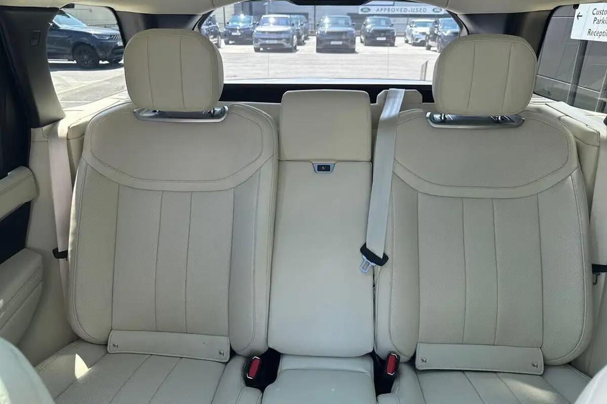 2024-land-rover-range-rover-30-d350-se-big-47