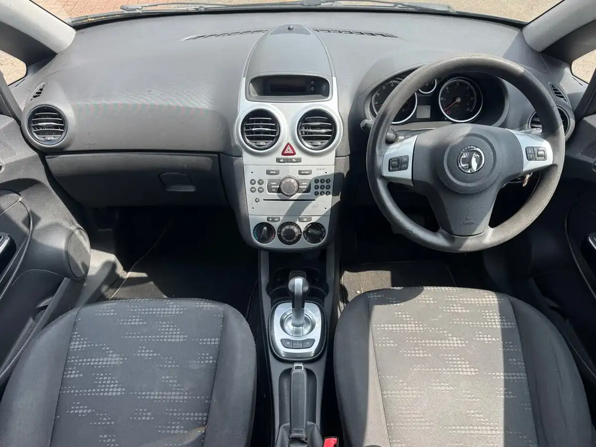 2013-vauxhall-corsa-12-exclusiv-5d-easytronic-big-2