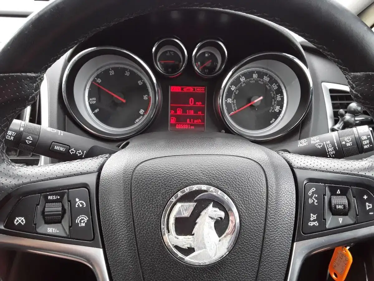 2015-vauxhall-gtc-16cdti-sri-16v-110ps-big-14