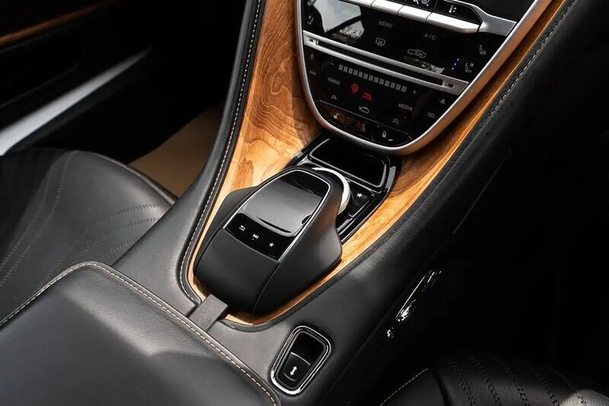 2016-aston-martin-db11-52-v12-launch-edition-big-14