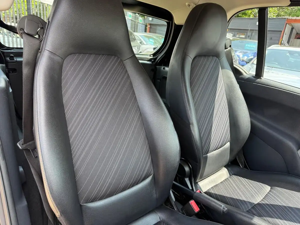 2013-smart-fortwo-10-edition-21-coupe-big-14
