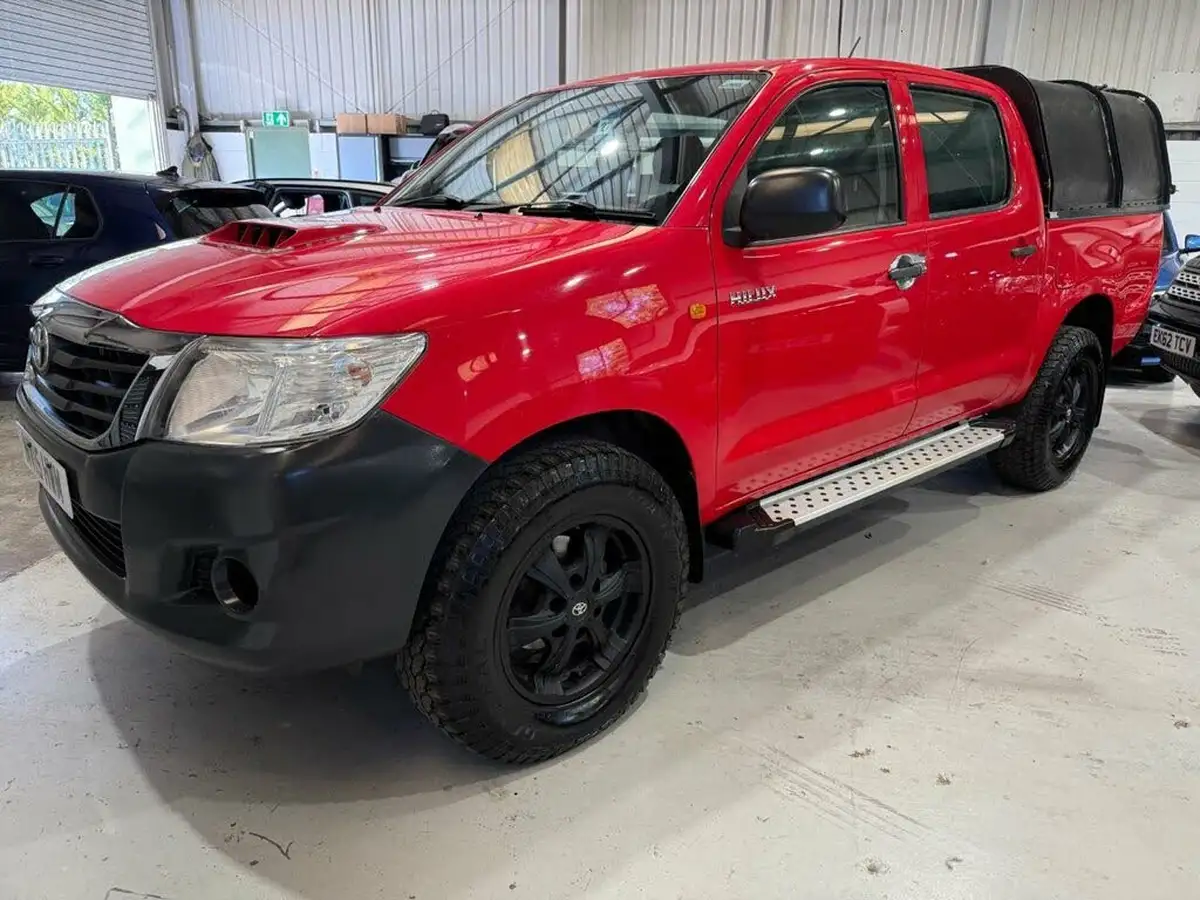 2015-toyota-hi-lux-25td-active-vsc-double-cab-pickup-big-6