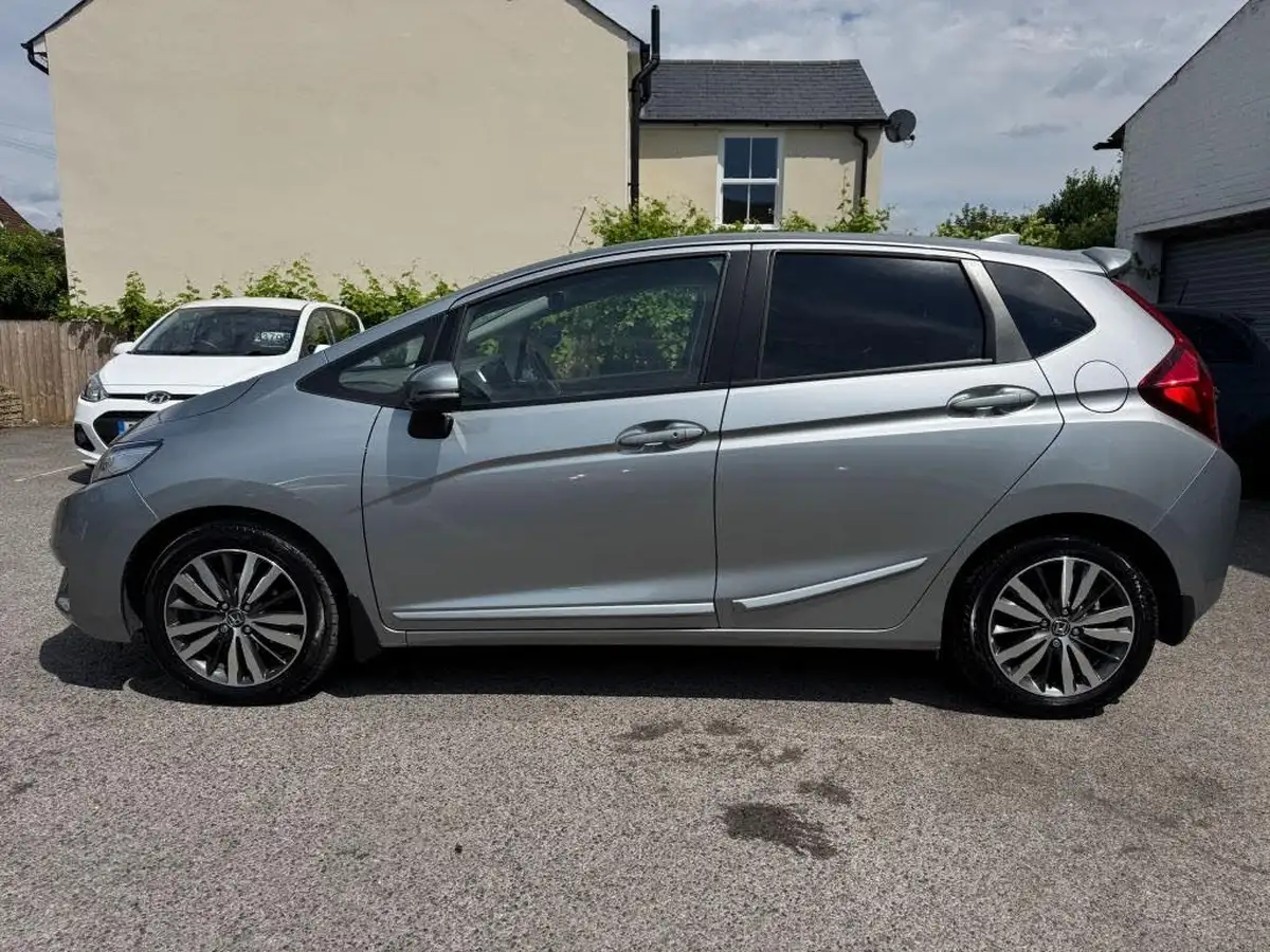 2016-honda-jazz-13-i-vtec-ex-navi-cvt-big-6
