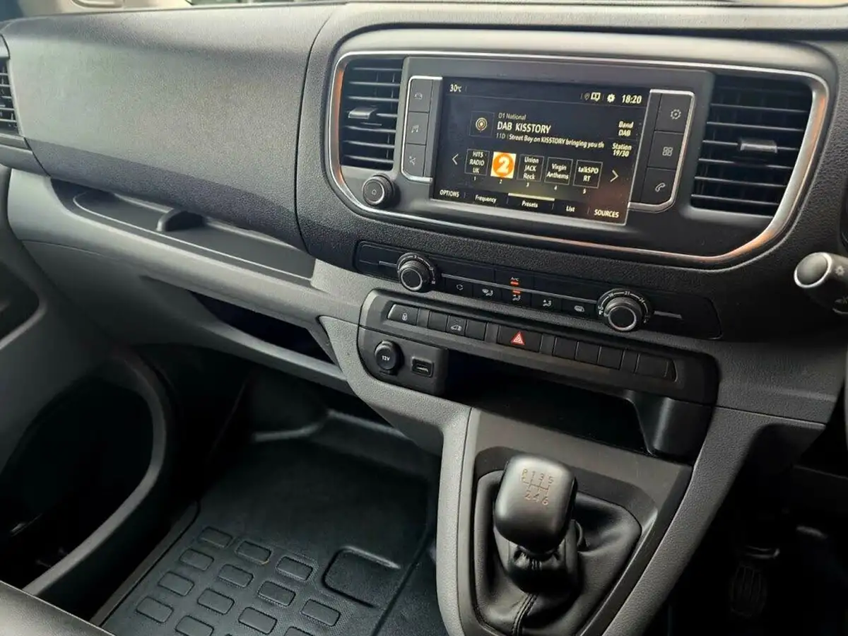 2019-vauxhall-vivaro-15td-2900-l2h1-dynamic-big-18