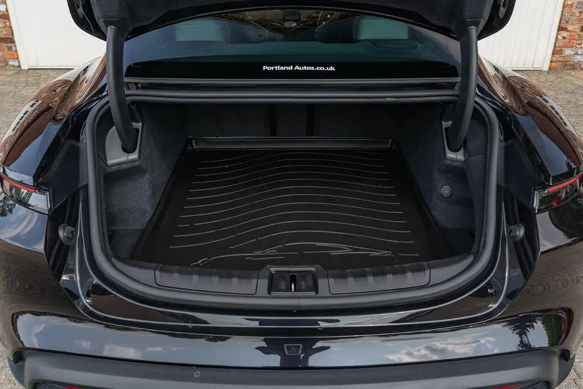 2021-porsche-taycan-e-base-476ps-performance-battery-plus-big-16