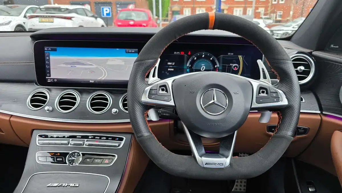 2018-mercedes-benz-e-class-30d-e350d-amg-line-premium-plusss-saloon-4d-4matic-big-7