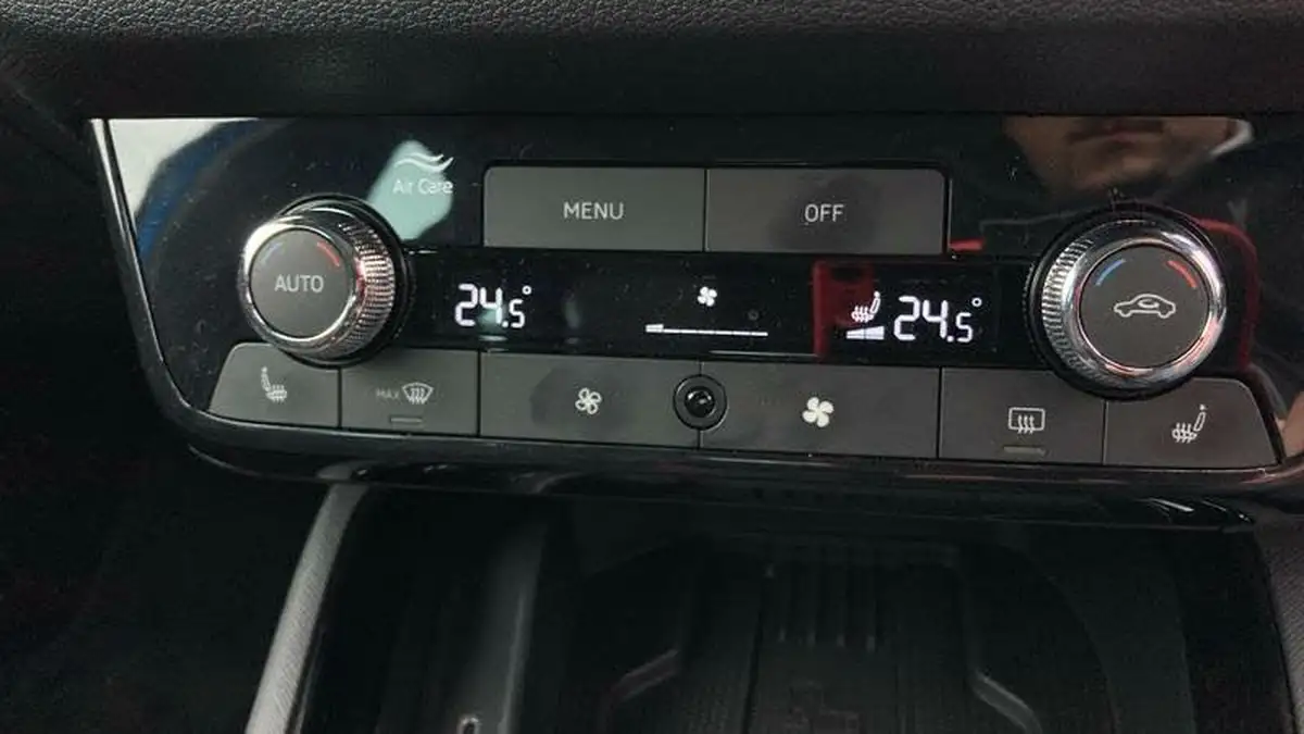 2025-skoda-scala-10-tsi-monte-carlo-edition-dsg-big-23