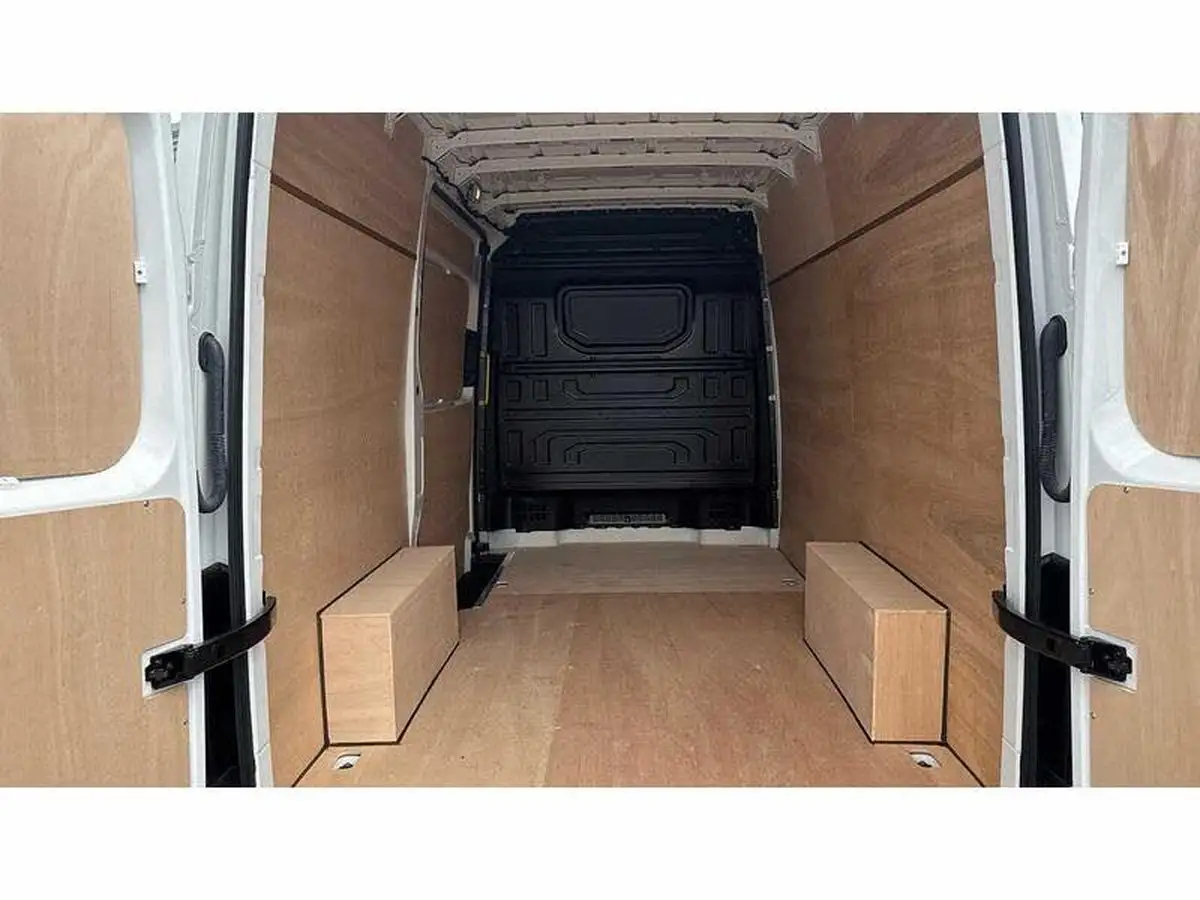 2025-volkswagen-crafter-20tdi-cr35-mwb-commerce-140pseu6d-panel-van-big-17