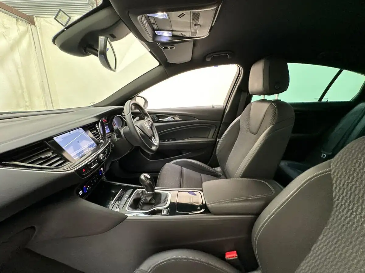 2017-vauxhall-insignia-grand-sport-15-turbo-sri-vx-line-nav-big-24