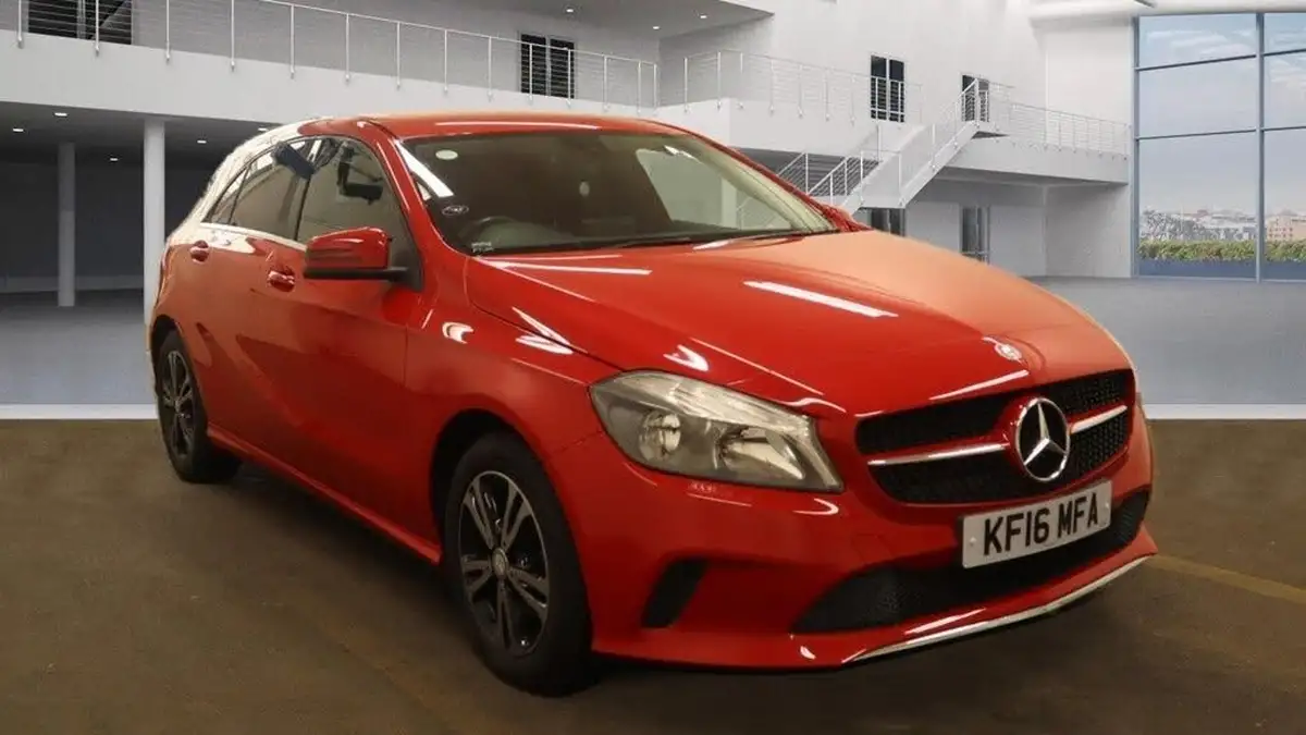 2016-mercedes-benz-a-class-21d-a200d-se-ss-7g-dct-big-4