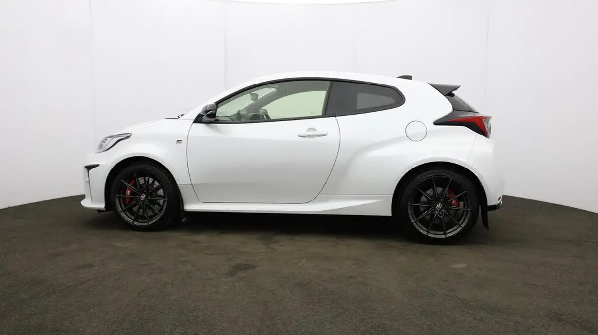 2021-toyota-yaris-16-gr-circuit-pack-big-62