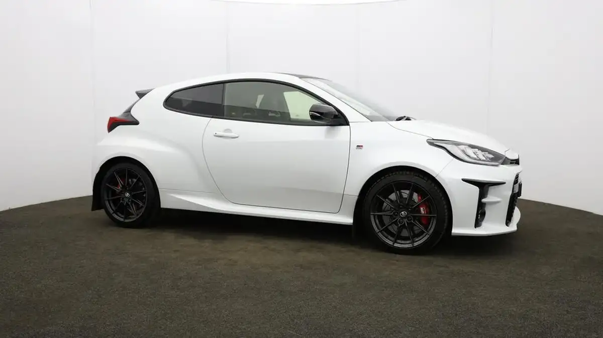 2021-toyota-yaris-16-gr-circuit-pack-big-43