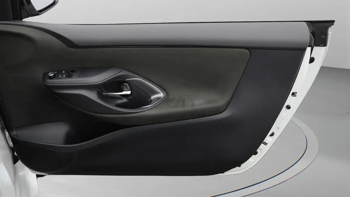 2021-toyota-yaris-16-gr-circuit-pack-big-22