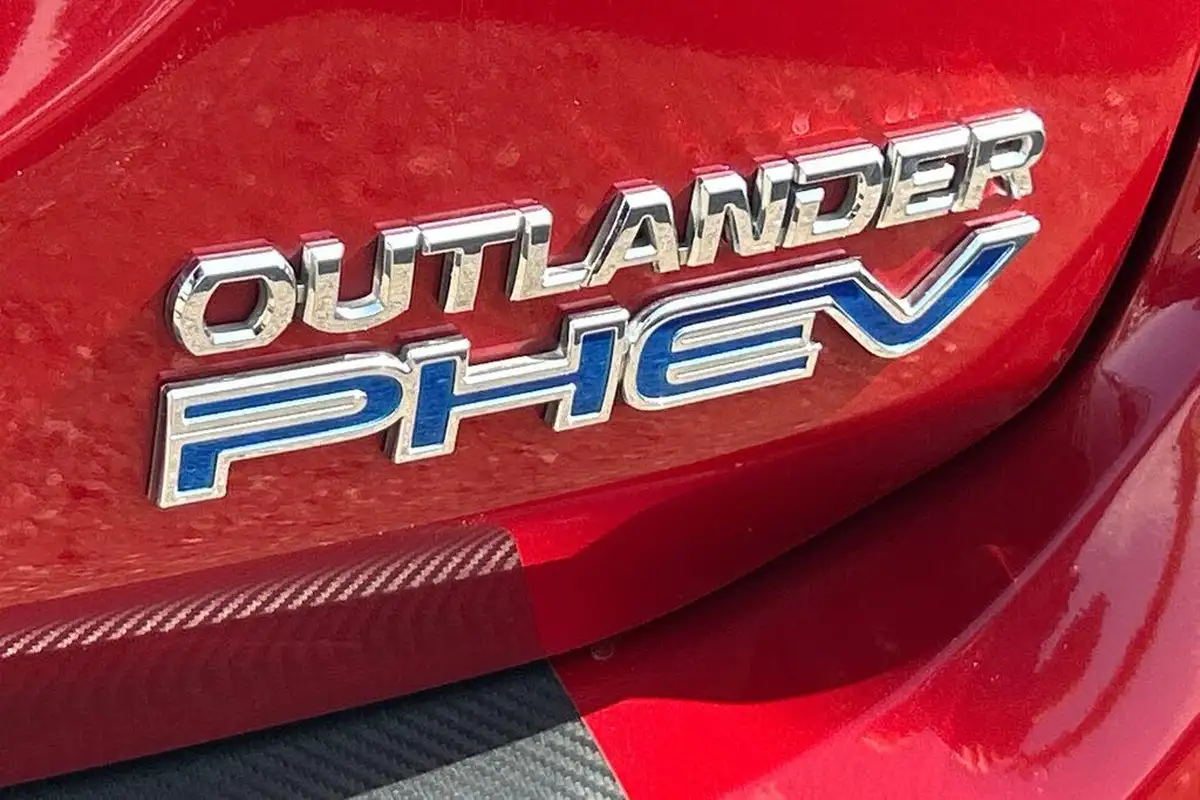 2019-mitsubishi-outlander-24-4h-phev-big-25