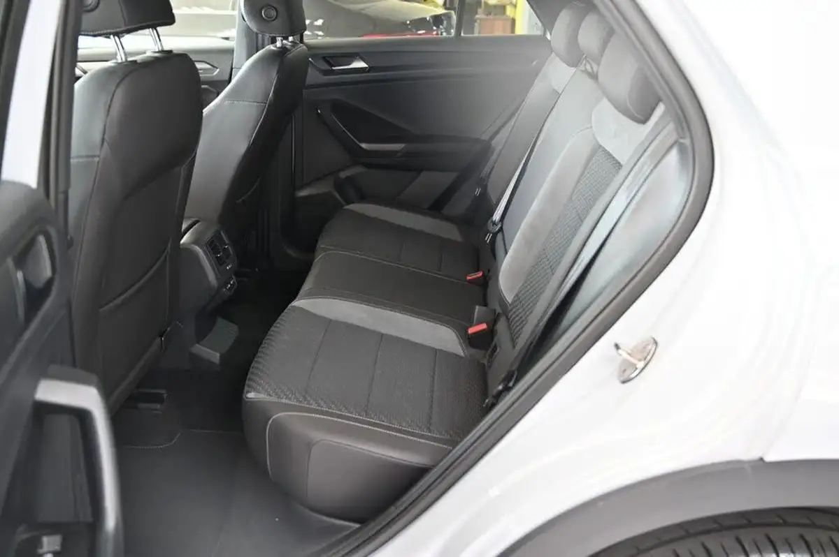 2021-volkswagen-t-roc-15-tsi-r-line-hatchback-5d-dsg-big-16