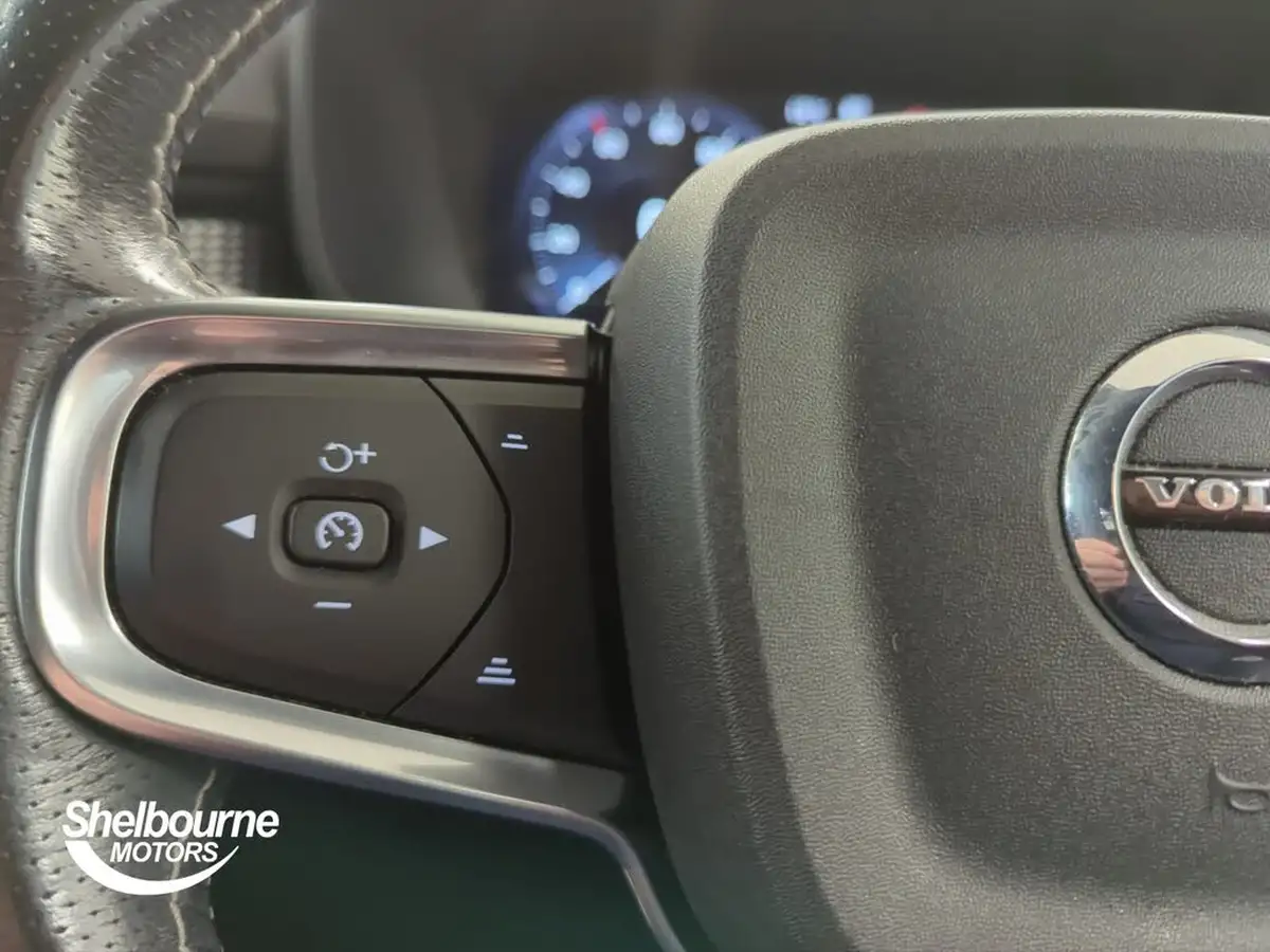 2020-volvo-xc40-15-t3-r-design-geartronic-big-22