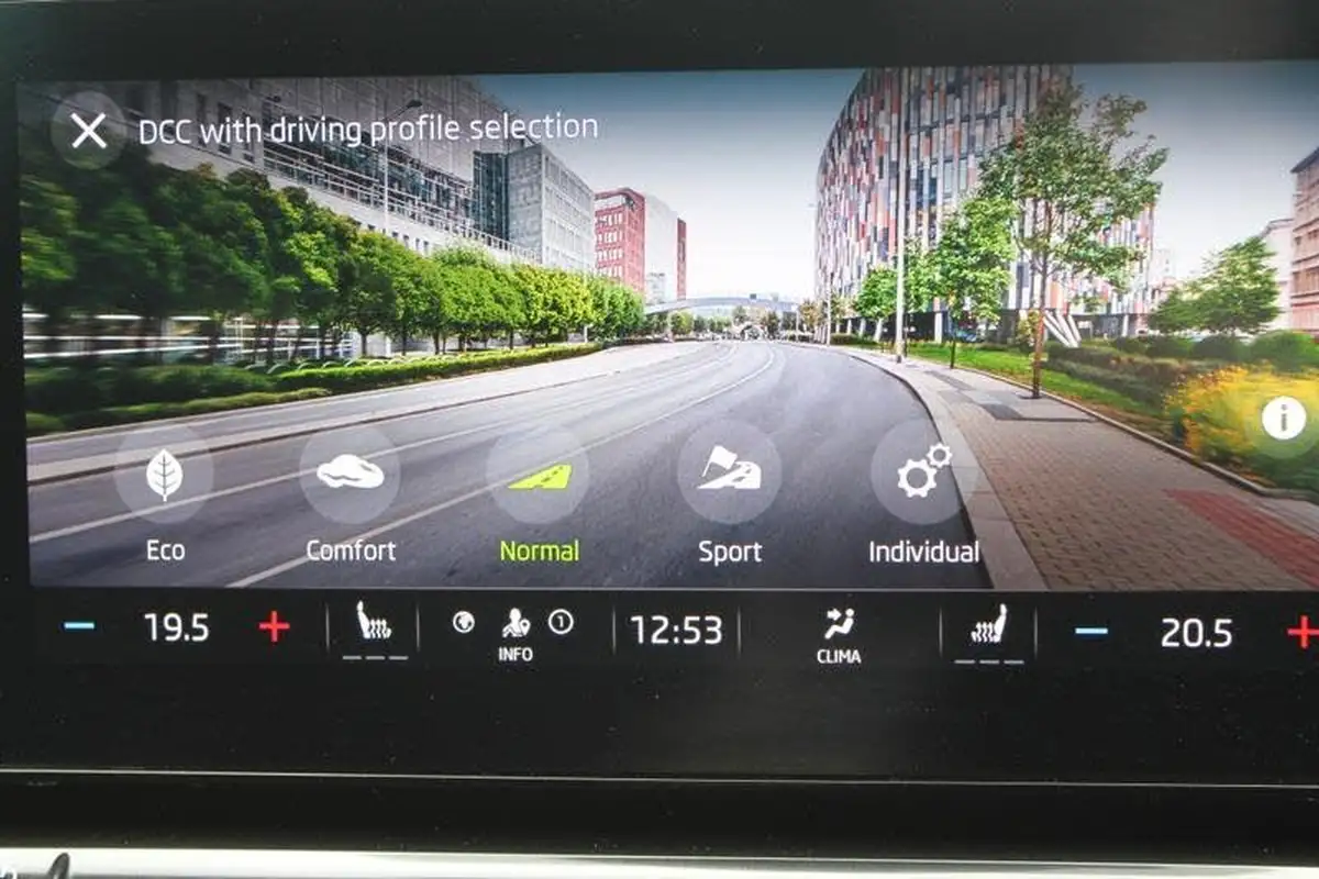 2021-skoda-octavia-20-tsi-vrs-estate-big-12