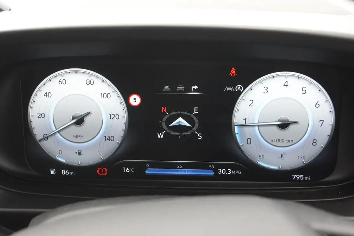 2025-hyundai-i20-10-t-gdi-n-line-s-big-10