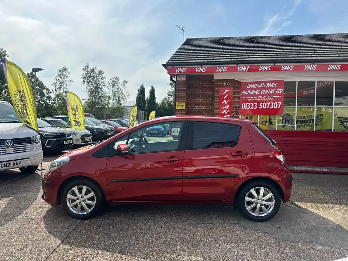 2011-toyota-yaris-133-tr-vvt-i-99bhp-5d-big-4