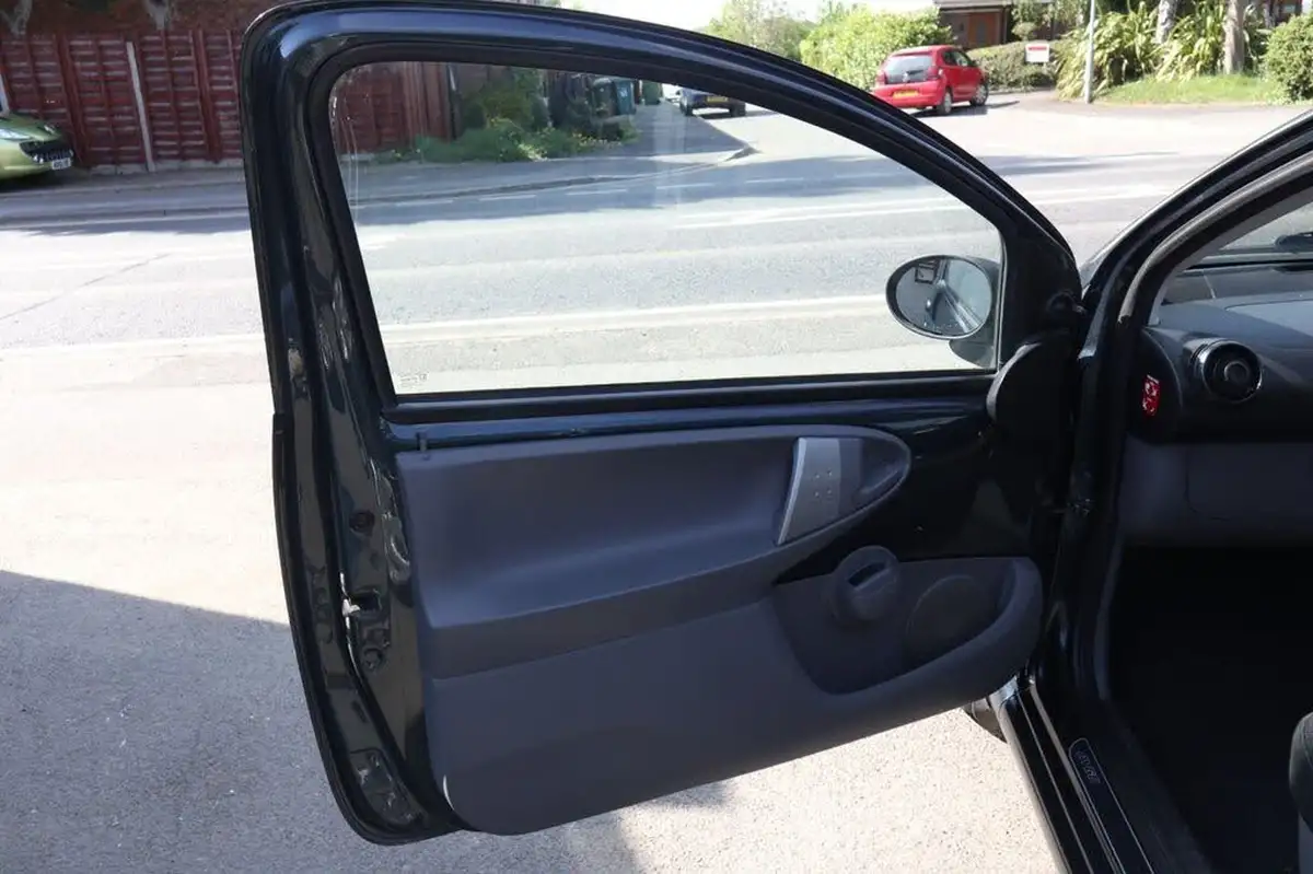 2011-toyota-aygo-10-aygo-ice-3d-big-36