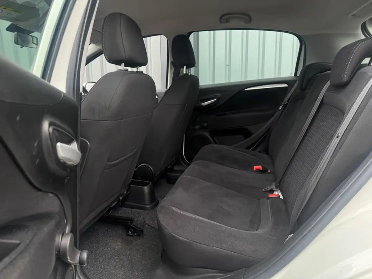 2016-fiat-punto-14-easy-5d-big-11