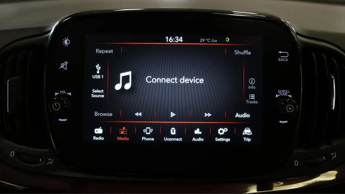 2020-fiat-500-10-lounge-big-11