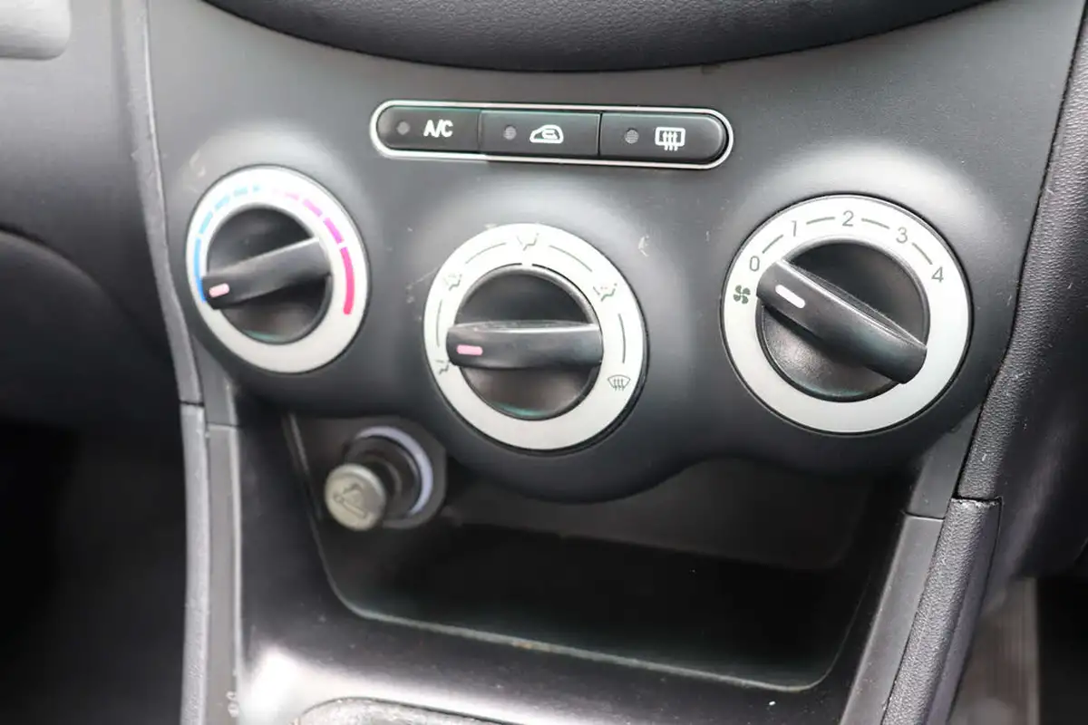 2009-hyundai-i10-12-classic-big-29