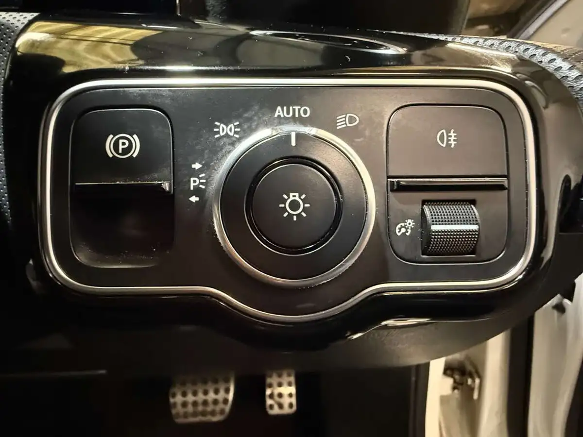 2019-mercedes-benz-a-class-20d-a200d-amg-line-hatchback-5d-big-11