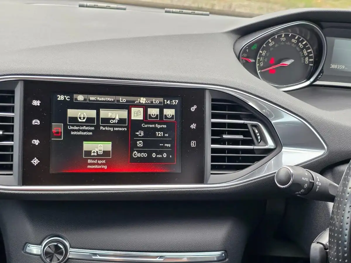 2016-peugeot-308-sw-20-bluehdi-gt-line-eat6-big-66