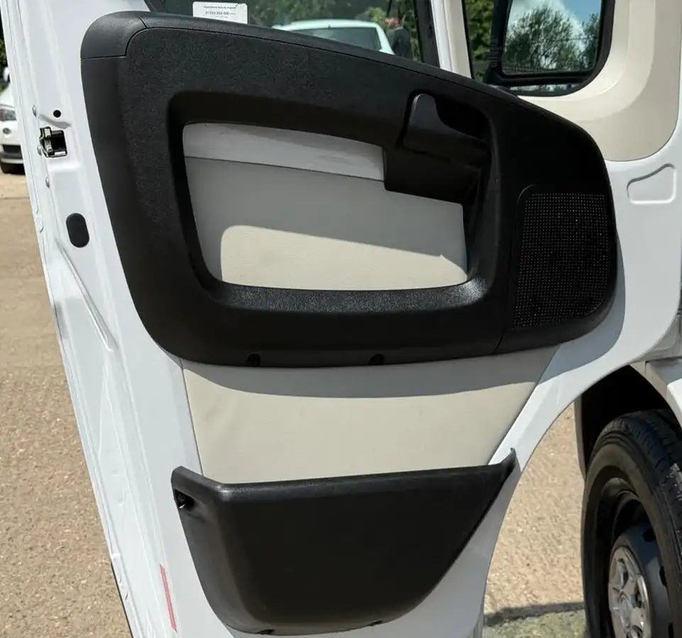 2017-fiat-ducato-20td-35-lh2-panel-big-35