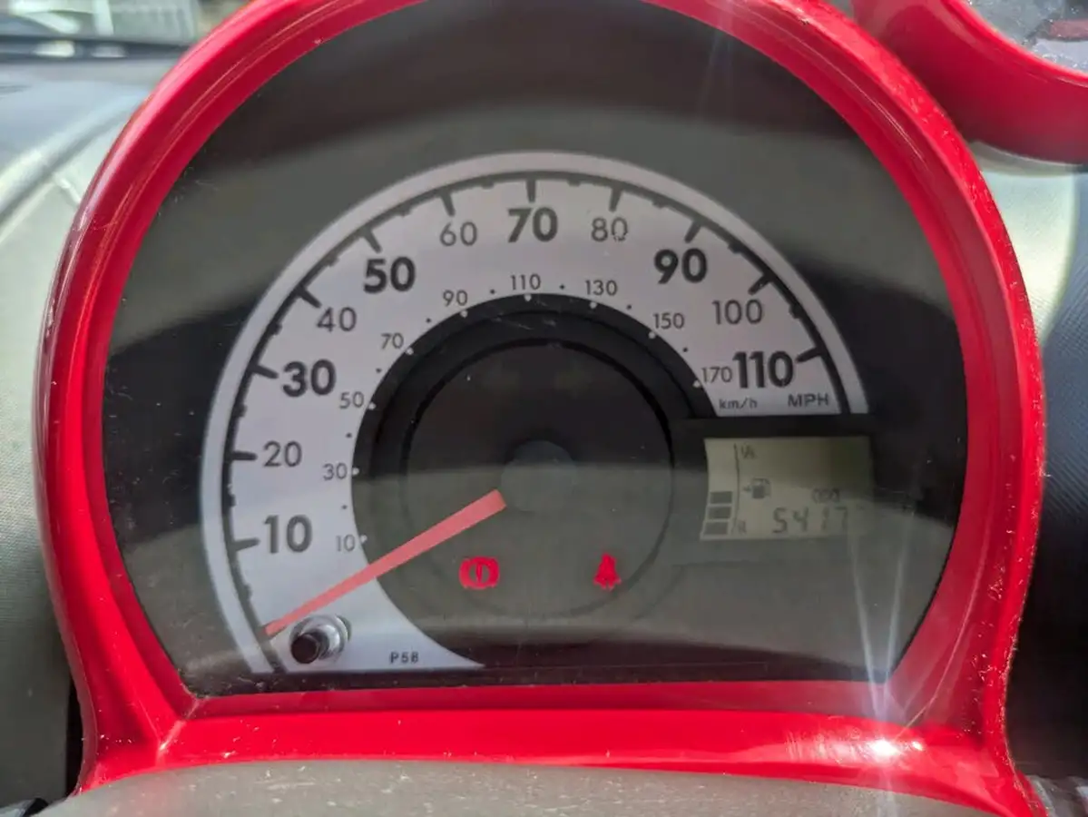 2013-citroen-c1-10-connexion-5d-big-14