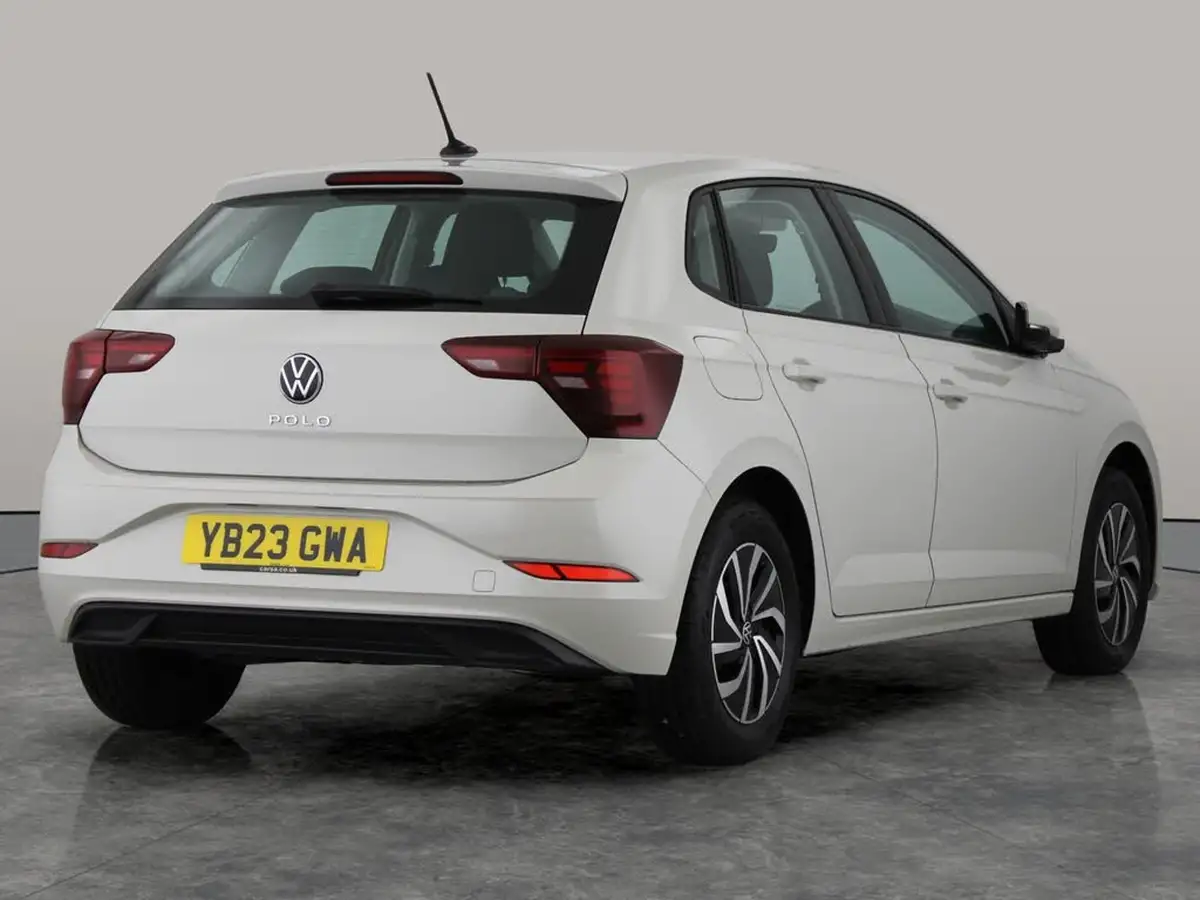 2023-volkswagen-polo-10-life-big-6