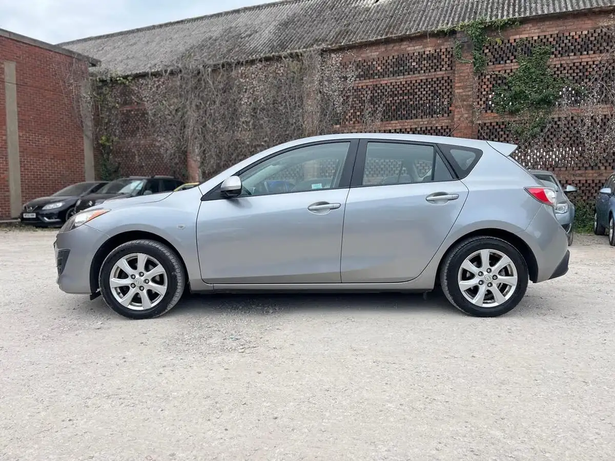 2011-mazda-mazda3-16td-ts2-nav-big-13