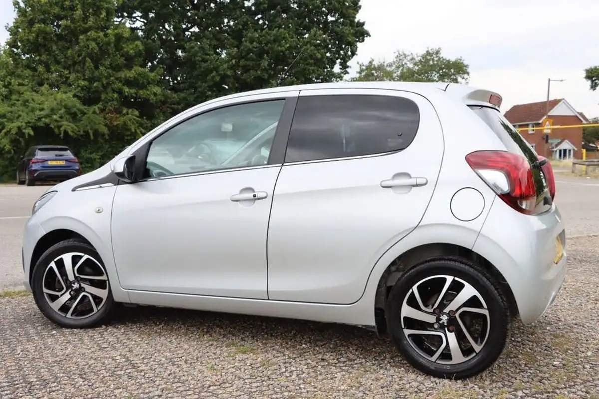 2015-peugeot-108-12-allure-vti-puretech-hatchback-5d-big-3