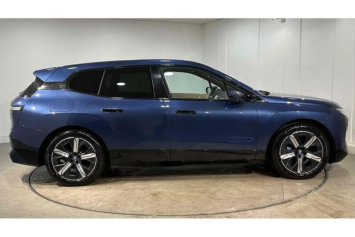2022-bmw-ix-e-xdrive-40-m-sport-big-4