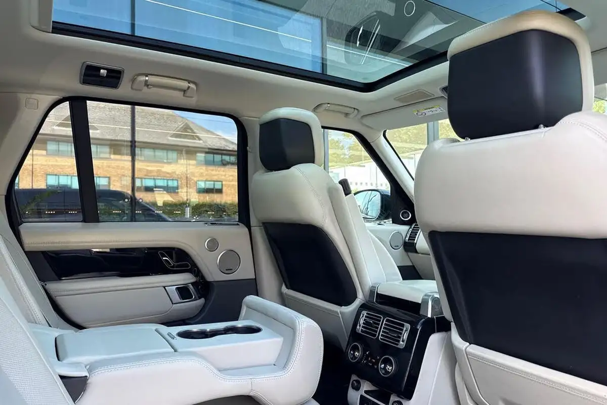 2021-land-rover-range-rover-30-p400-vogue-se-big-36