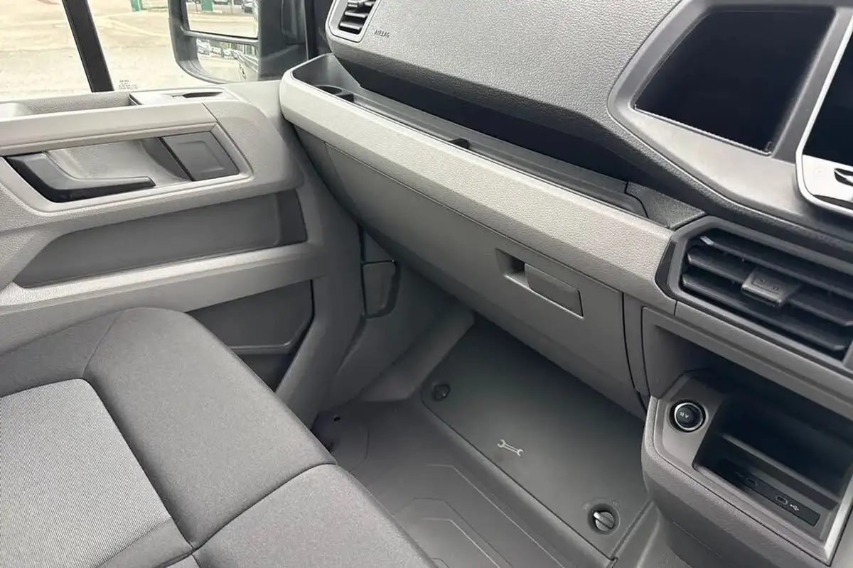 2025-volkswagen-crafter-20tdi-cr35-mwb-commerce-plus-140pseu6d-big-18