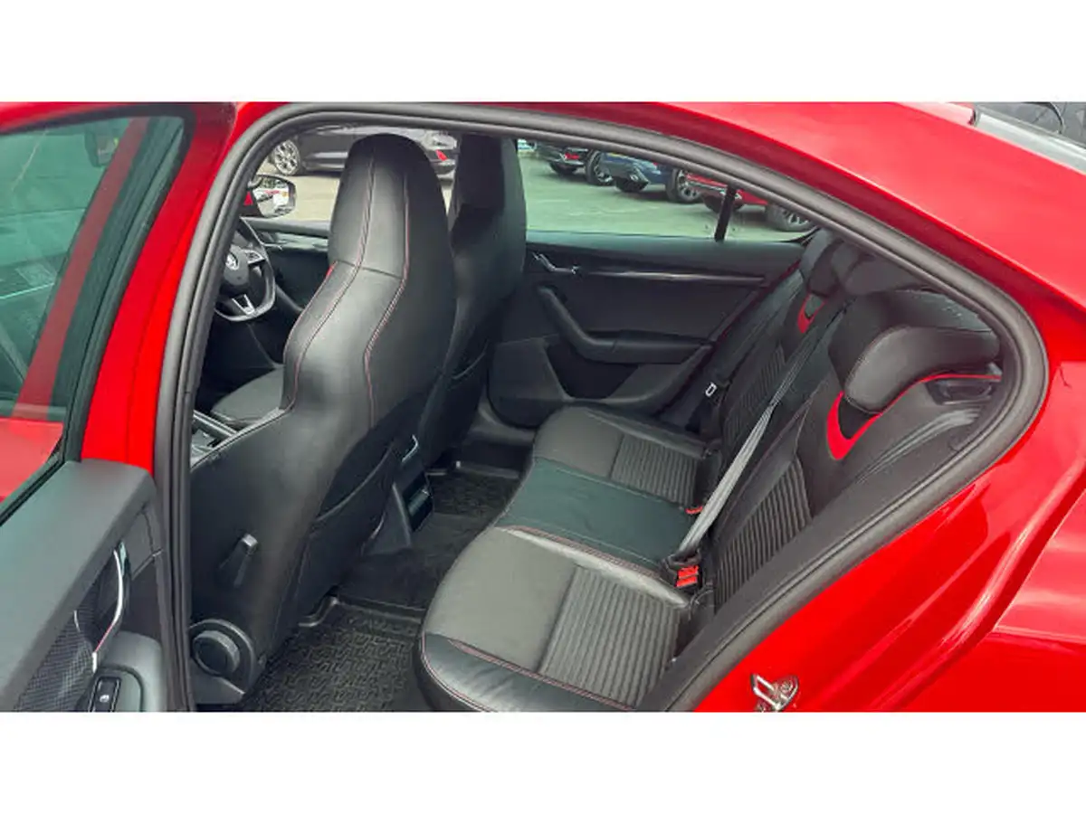 2016-skoda-octavia-20tdi-vrs-hatchback-dsg-big-15