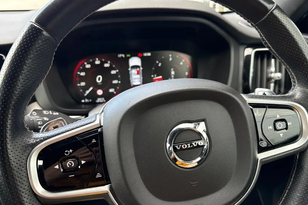 2018-volvo-xc60-20td-d4-r-design-4x4-geartronic-big-56