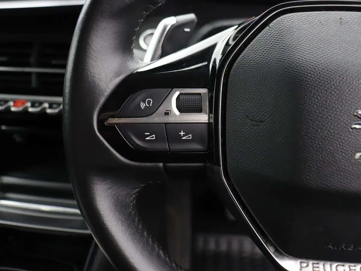 2022-peugeot-208-12-puretech-allure-premium-100bhp-eat8-big-36