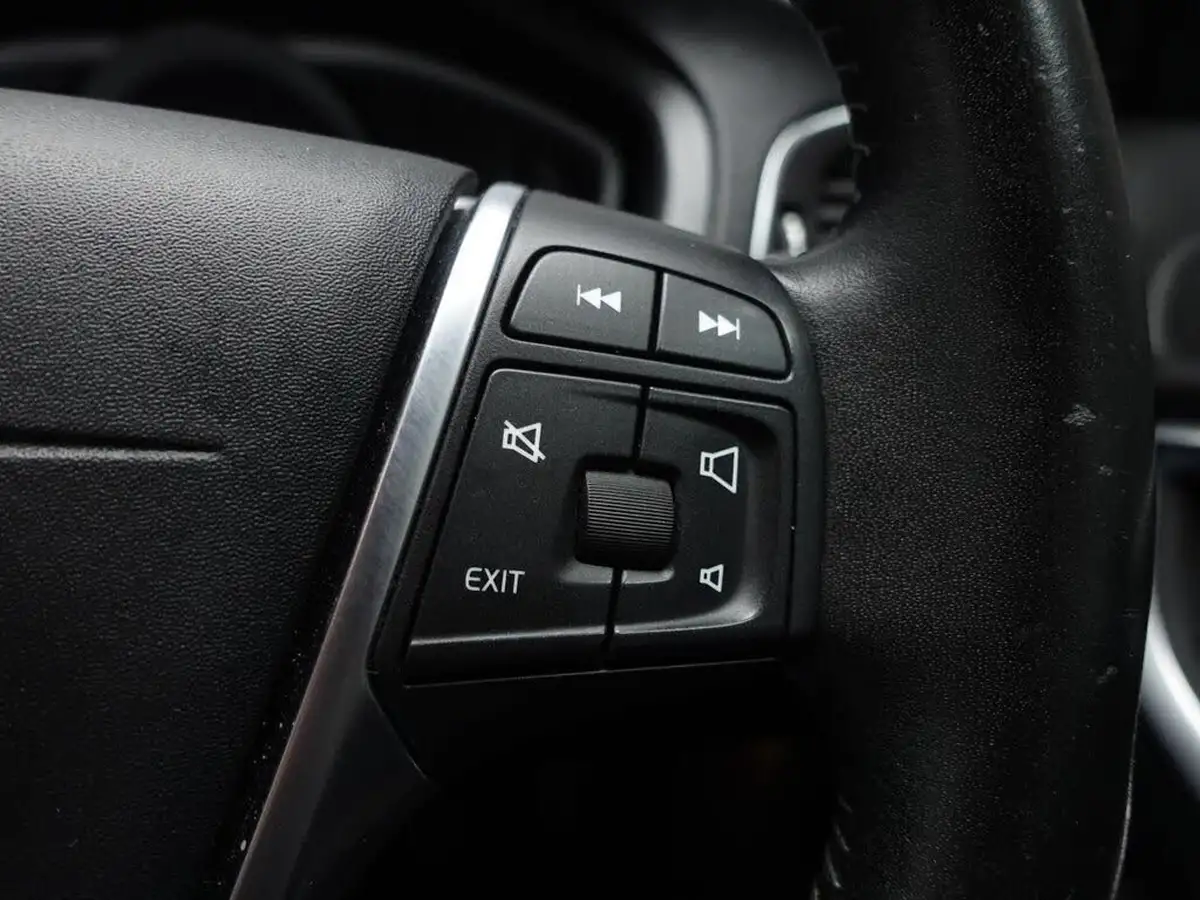 2017-volvo-v40-20td-d2-cross-country-big-22
