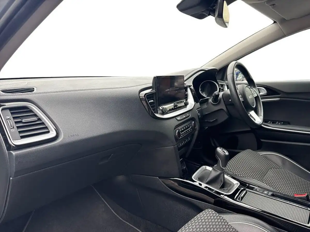 2022-kia-xceed-15-t-gdi-3-big-1
