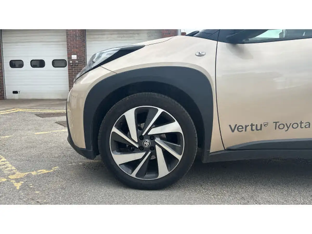 2024-toyota-aygo-x-10-vvt-i-edge-big-17