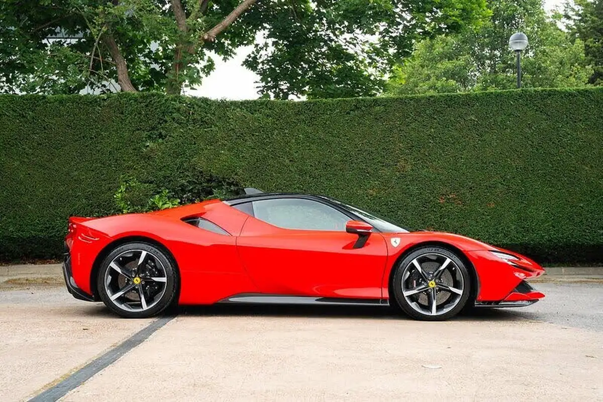2023-ferrari-sf90-40t-v8-f1-dct-ss-4wd-big-5
