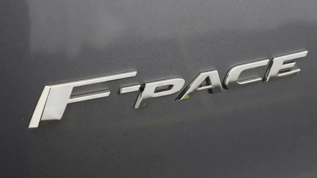 2020-jaguar-f-pace-20-i4d-chequered-flag-180ps-big-21