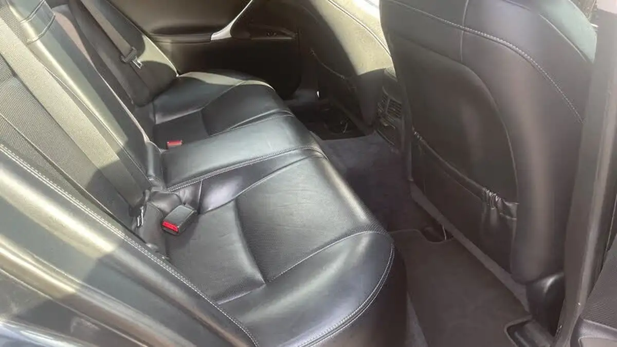 2010-lexus-is-250-25-se-i-dab-saloon-4d-auto-big-13