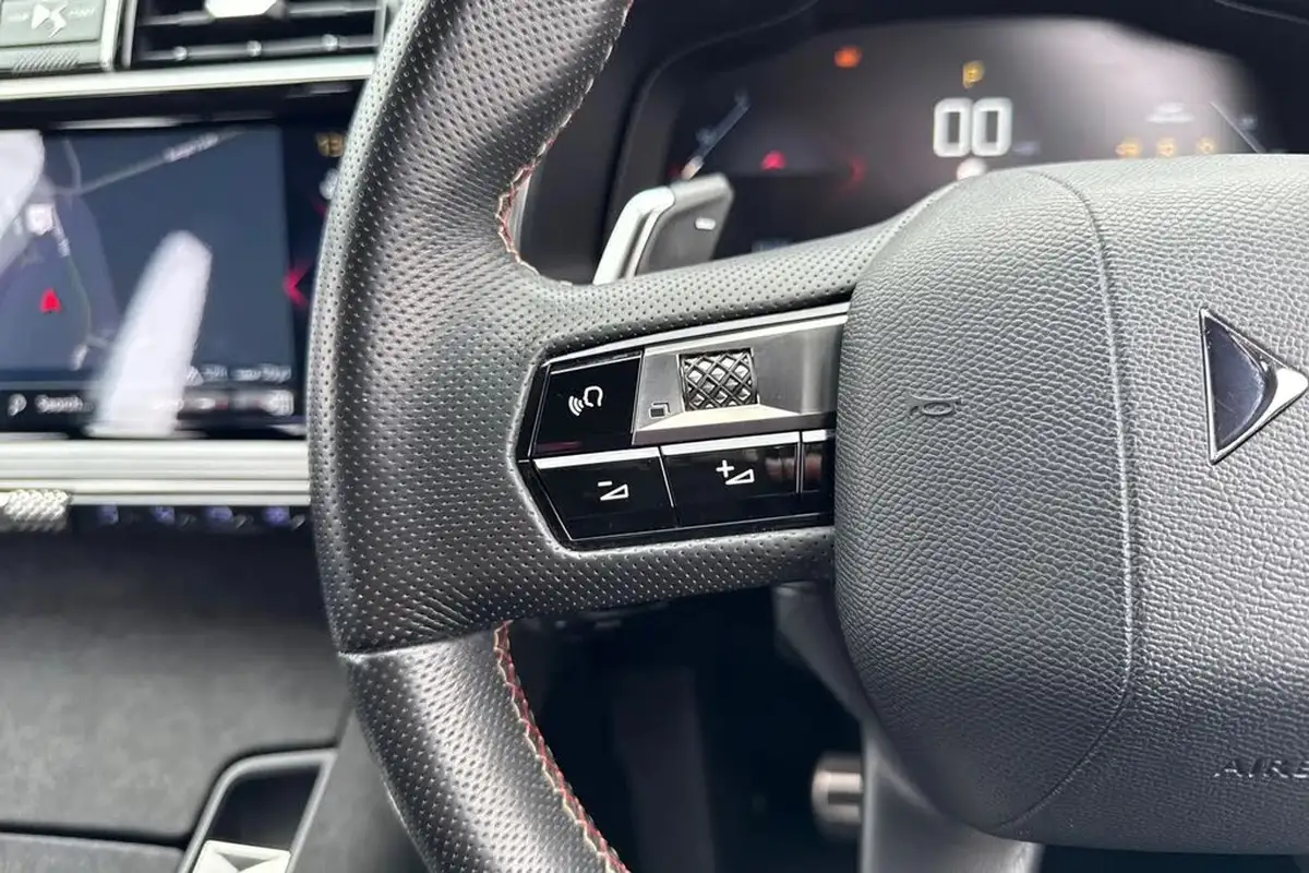 2018-ds-ds-7-crossback-20bluehdi-performance-line-big-38