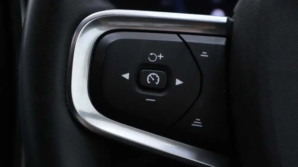 2022-volvo-xc40-e-twin-recharge-big-52