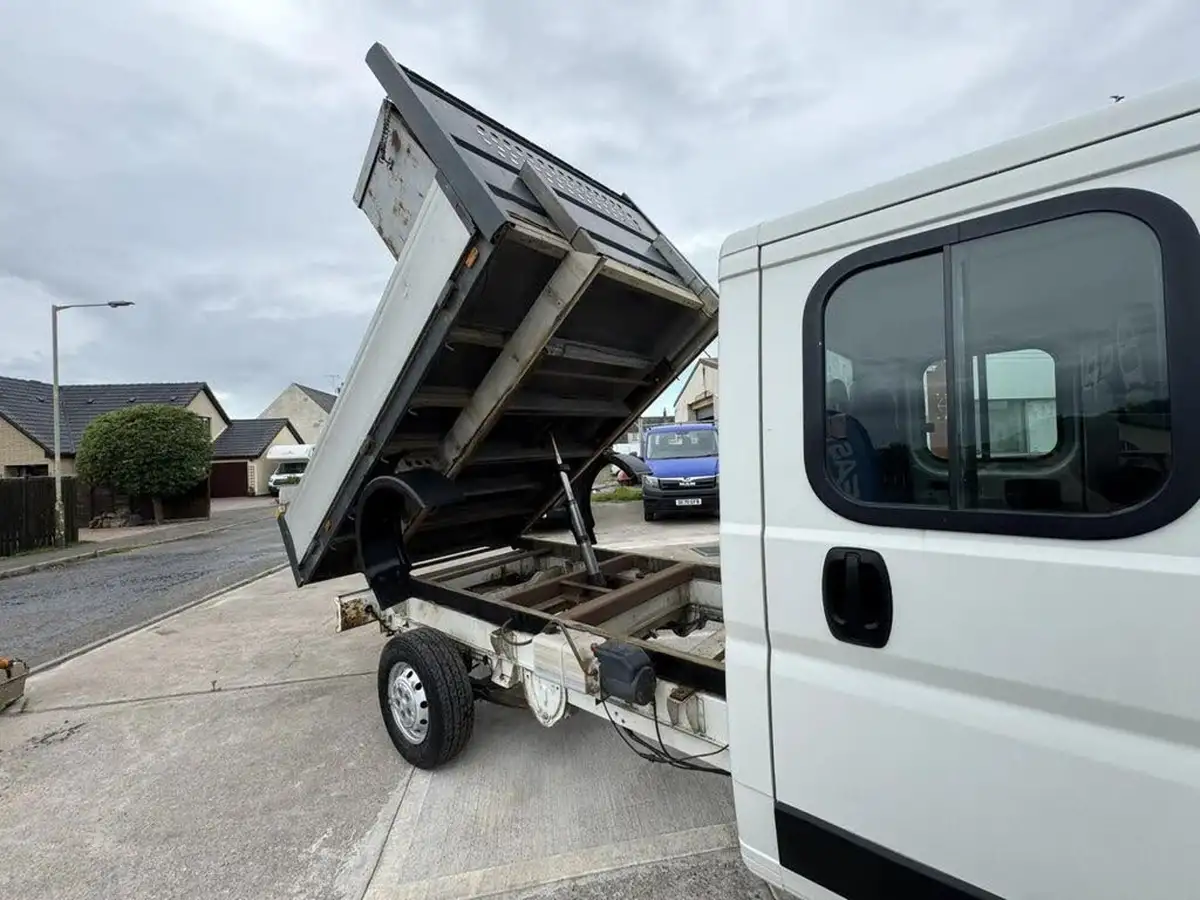 2019-peugeot-boxer-20-bluehdi-335-l3-130bhpeu6-crewcab-dropside-bfb-big-42